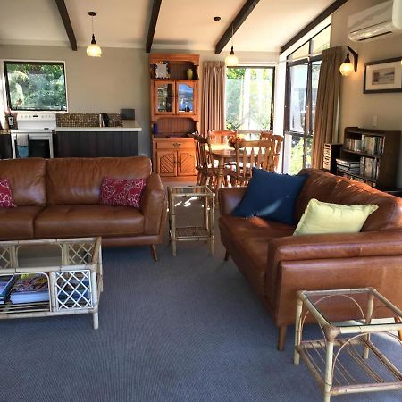 Acacia View At No 3 - Acacia Bay Holiday Home タウポ エクステリア 写真