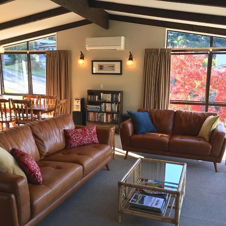 Acacia View At No 3 - Acacia Bay Holiday Home タウポ エクステリア 写真