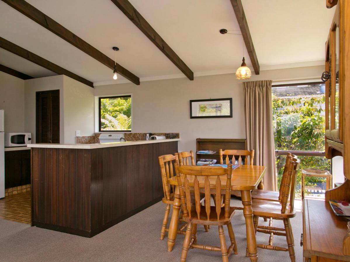Acacia View At No 3 - Acacia Bay Holiday Home タウポ エクステリア 写真
