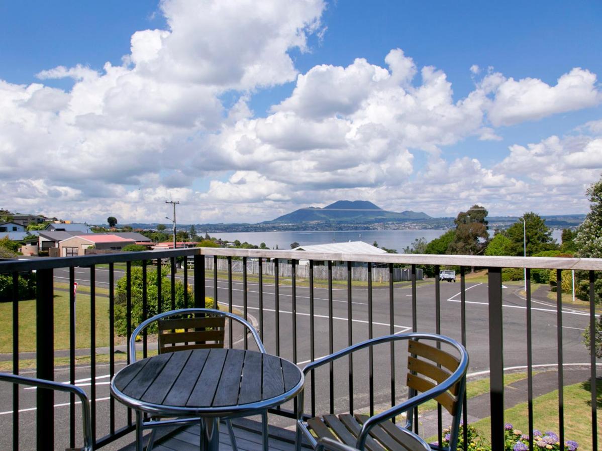 Acacia View At No 3 - Acacia Bay Holiday Home タウポ エクステリア 写真