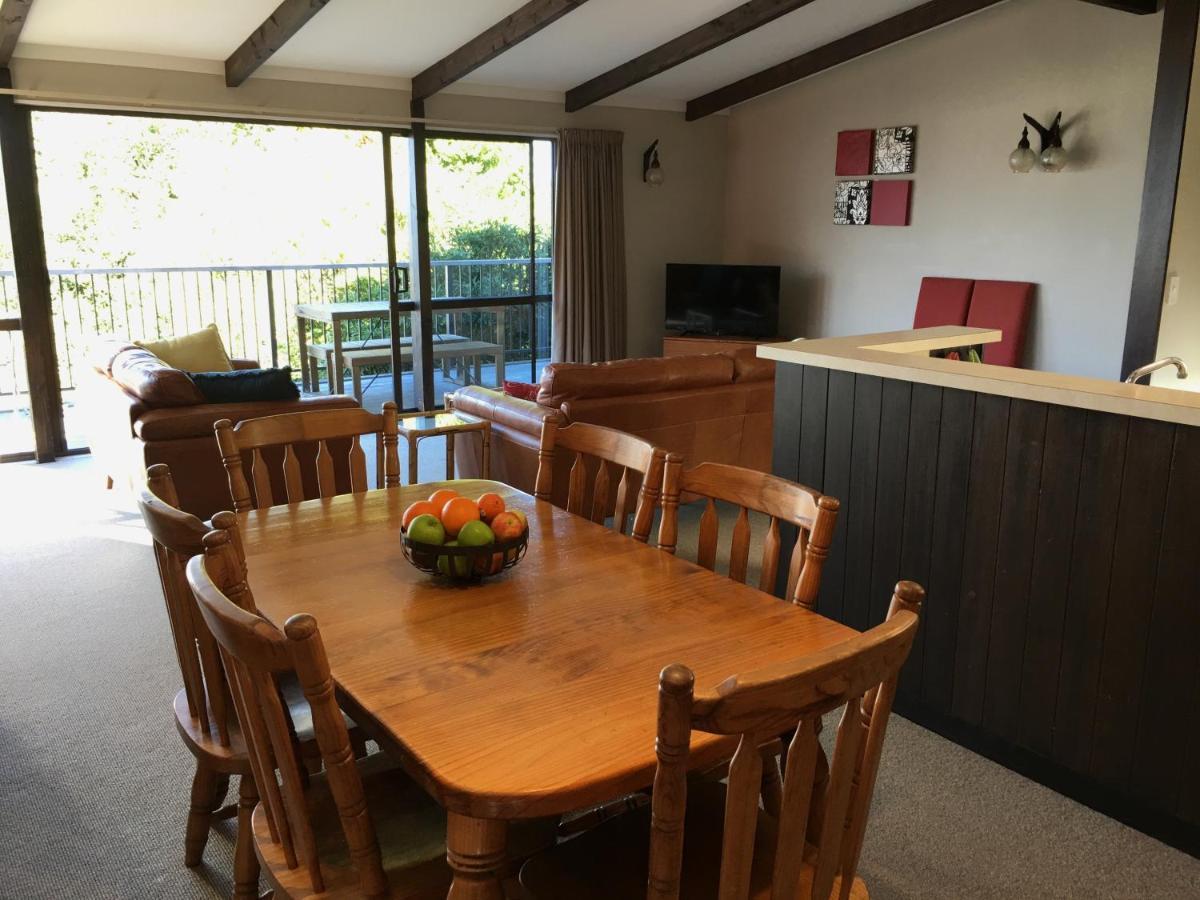 Acacia View At No 3 - Acacia Bay Holiday Home タウポ エクステリア 写真