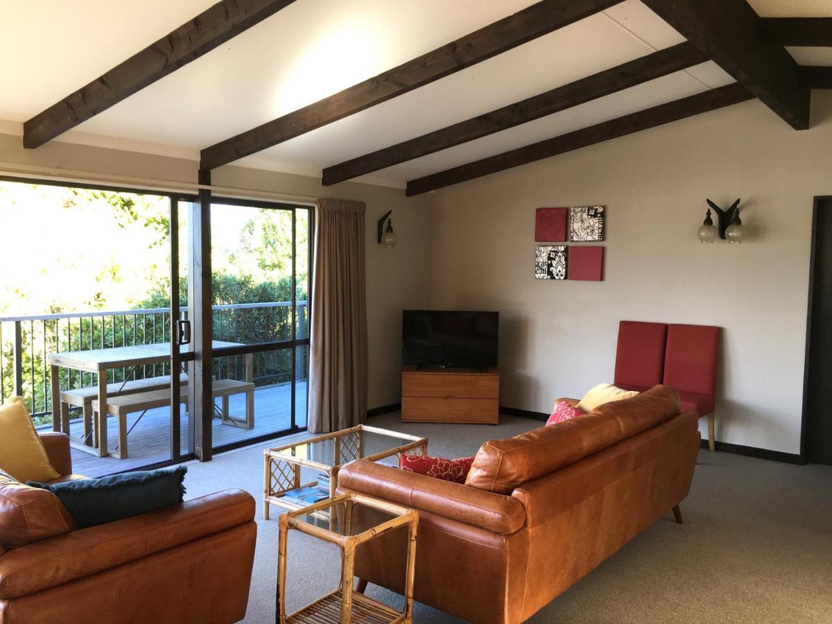 Acacia View At No 3 - Acacia Bay Holiday Home タウポ エクステリア 写真