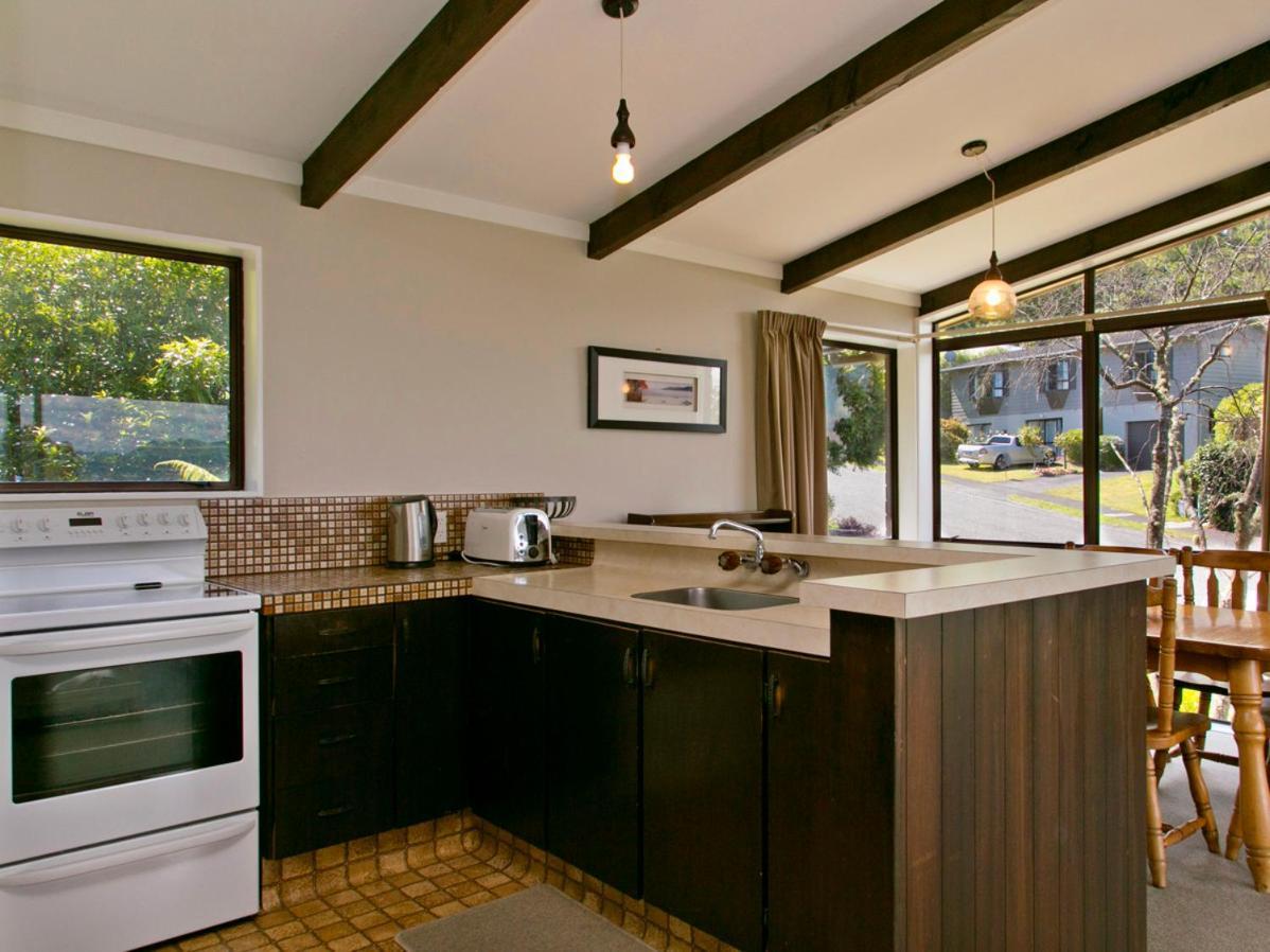 Acacia View At No 3 - Acacia Bay Holiday Home タウポ エクステリア 写真