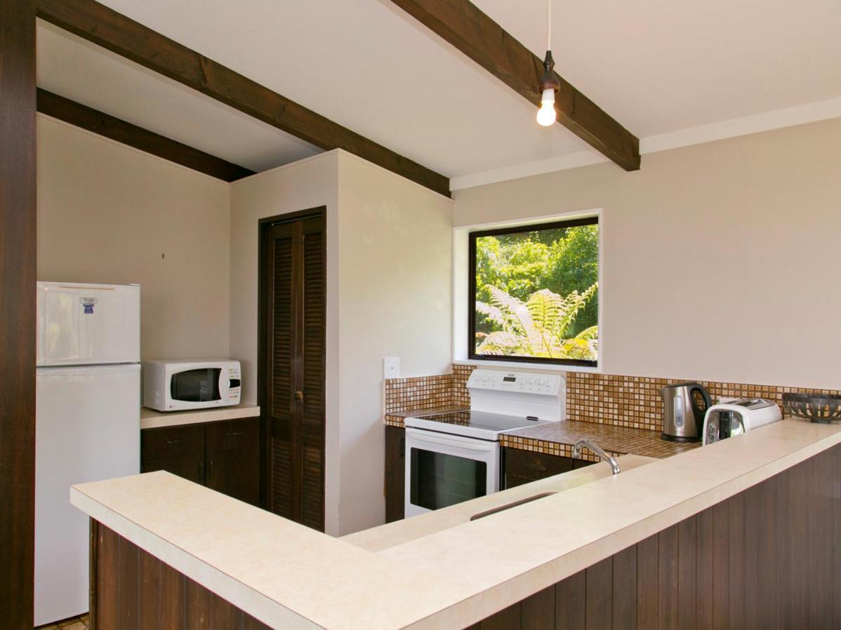 Acacia View At No 3 - Acacia Bay Holiday Home タウポ エクステリア 写真