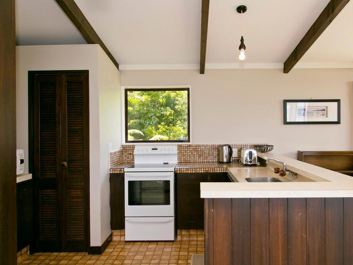 Acacia View At No 3 - Acacia Bay Holiday Home タウポ エクステリア 写真