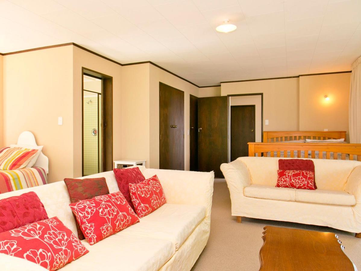 Acacia View At No 3 - Acacia Bay Holiday Home タウポ エクステリア 写真