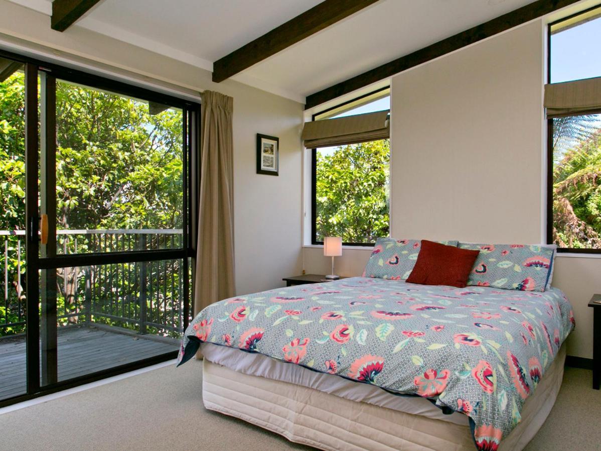 Acacia View At No 3 - Acacia Bay Holiday Home タウポ エクステリア 写真