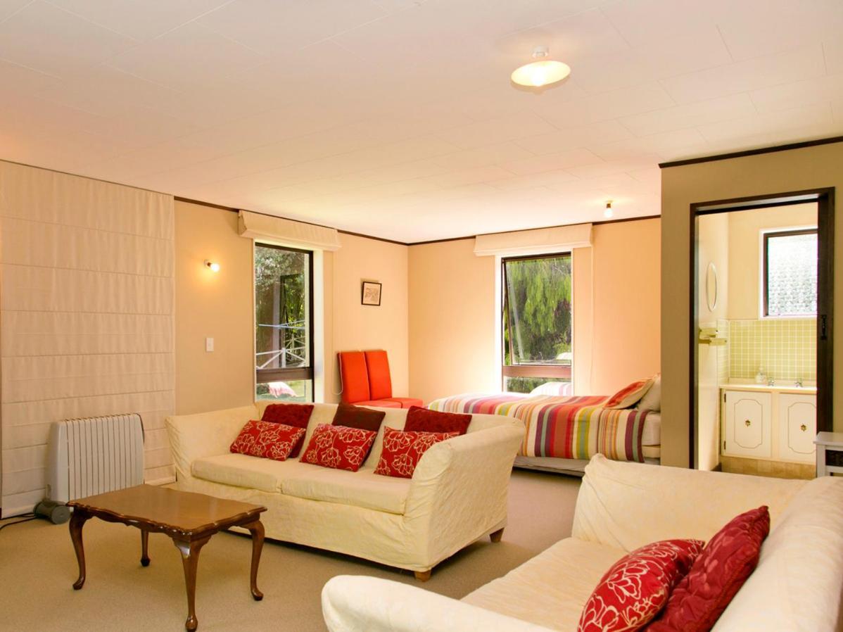 Acacia View At No 3 - Acacia Bay Holiday Home タウポ エクステリア 写真