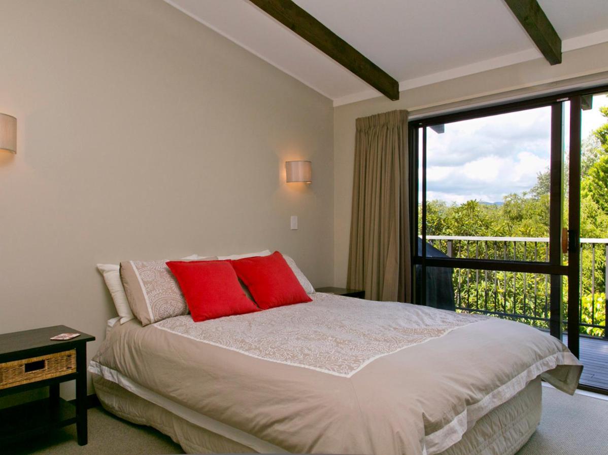 Acacia View At No 3 - Acacia Bay Holiday Home タウポ エクステリア 写真