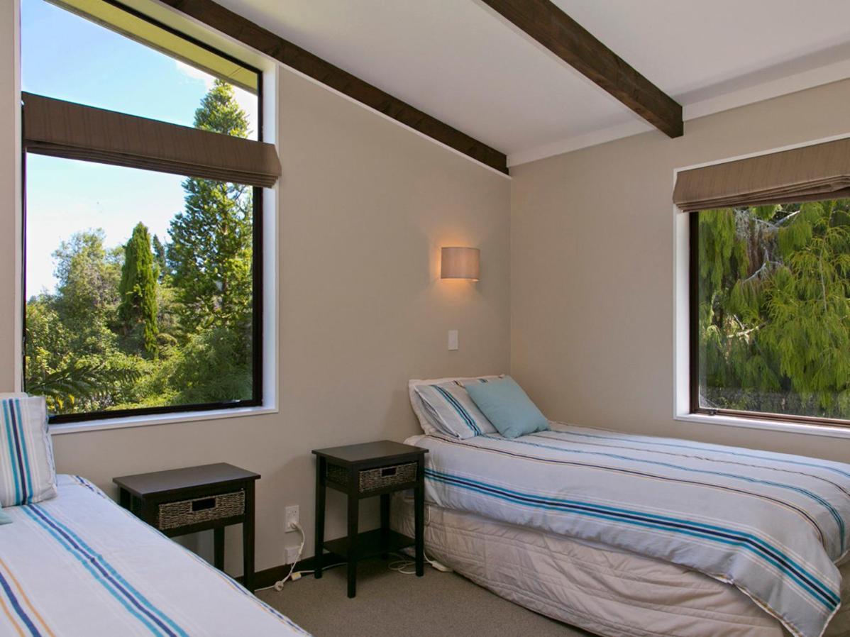 Acacia View At No 3 - Acacia Bay Holiday Home タウポ エクステリア 写真