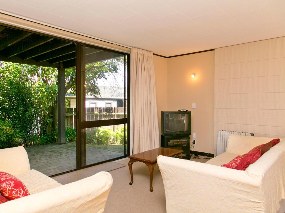 Acacia View At No 3 - Acacia Bay Holiday Home タウポ エクステリア 写真