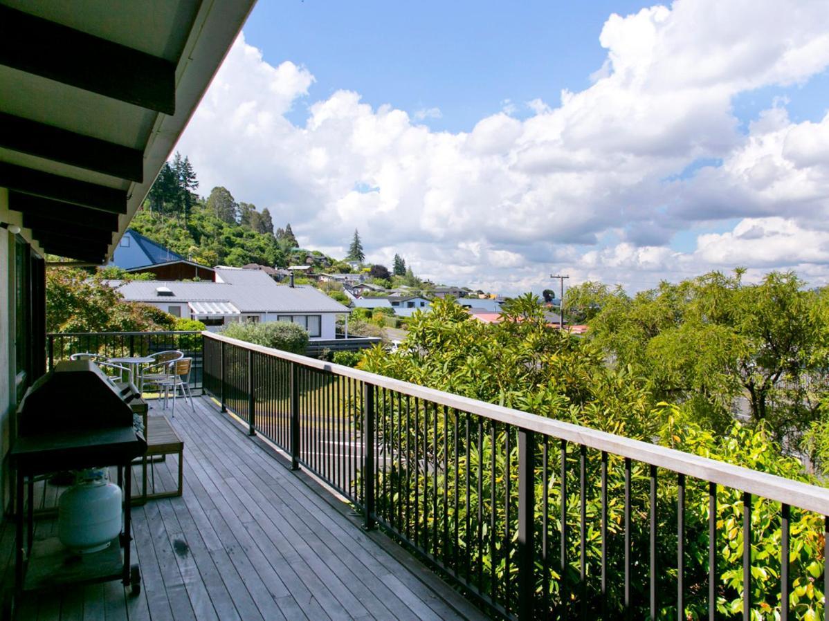 Acacia View At No 3 - Acacia Bay Holiday Home タウポ エクステリア 写真