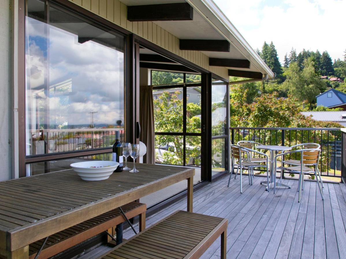 Acacia View At No 3 - Acacia Bay Holiday Home タウポ エクステリア 写真